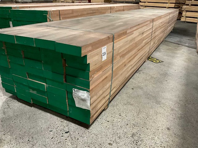 Meranti balken 63x205 mm gevingerlast en gelamineerd (50x) - afbeelding 1 van  6