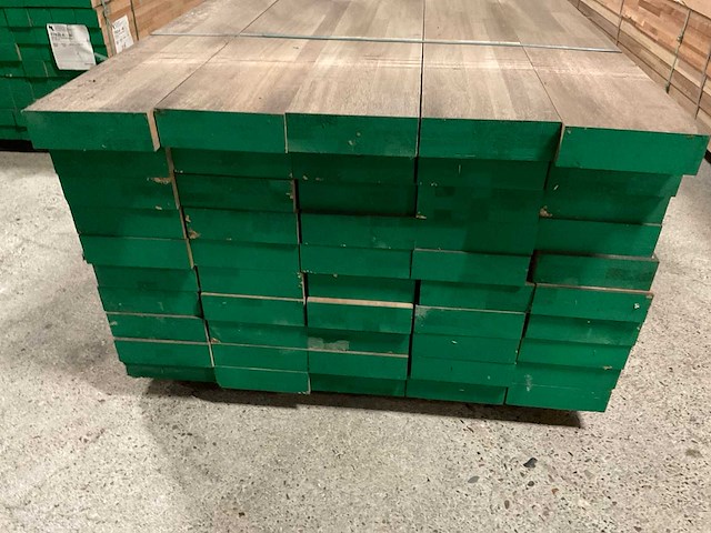 Meranti balken 63x205 mm gevingerlast en gelamineerd (50x) - afbeelding 3 van  6