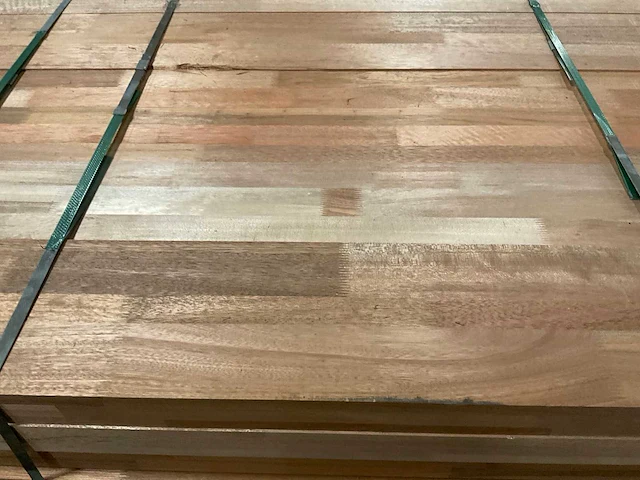 Meranti balken 63x205 mm gevingerlast en gelamineerd (50x) - afbeelding 6 van  8