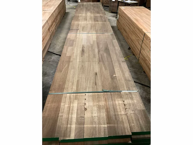 Meranti balken 63x205 mm gevingerlast en gelamineerd (50x) - afbeelding 5 van  6