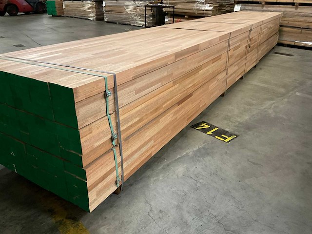 Meranti balken 63x76 mm gevingerlast en gelamineerd (120x) - afbeelding 3 van  3
