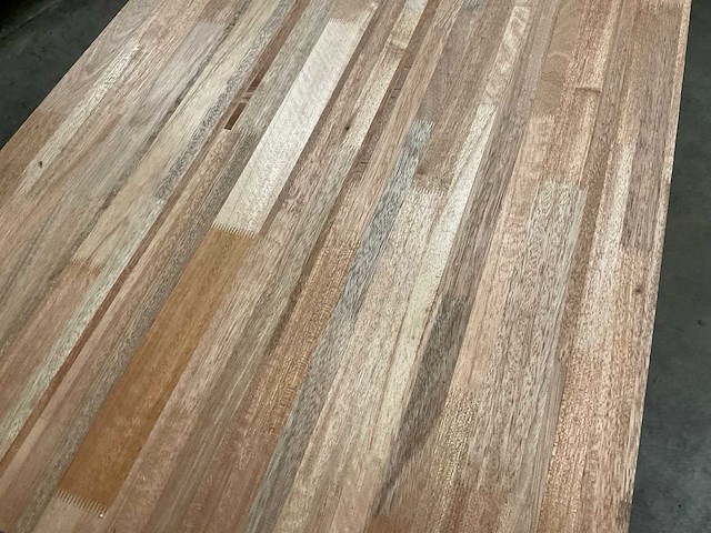 Meranti balken 63x76 mm gevingerlast en gelamineerd (120x) - afbeelding 5 van  7