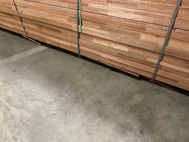 Meranti balken 63x76 mm gevingerlast en gelamineerd (120x) - afbeelding 7 van  7