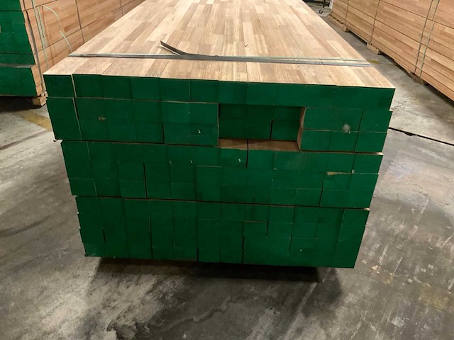 Meranti balken 63x76 mm gevingerlast en gelamineerd (120x) - afbeelding 3 van  5