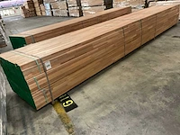 Meranti balken 63x76 mm gevingerlast en gelamineerd (120x)