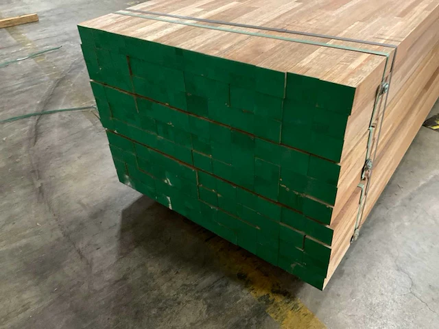 Meranti balken 63x76 mm gevingerlast en gelamineerd (120x) - afbeelding 2 van  4