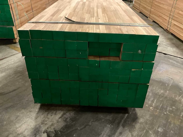 Meranti balken 63x76 mm gevingerlast en gelamineerd (120x) - afbeelding 3 van  5