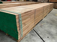 Meranti balken 63x86 mm gevingerlast en gelamineerd (110x) - afbeelding 1 van  4