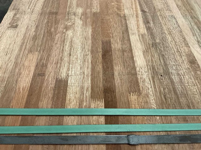 Meranti balken 63x86 mm gevingerlast en gelamineerd (110x) - afbeelding 3 van  4