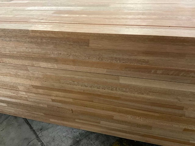 Meranti balken 63x86 mm gevingerlast en gelamineerd (121x) - afbeelding 3 van  3