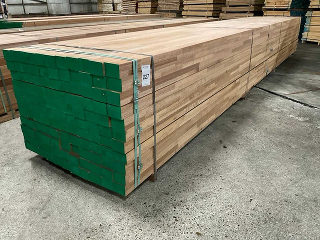 Meranti balken 63x86 mm gevingerlast en gelamineerd (121x) - afbeelding 1 van  8