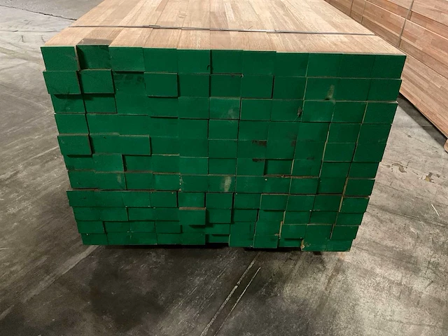 Meranti balken 63x86 mm gevingerlast en gelamineerd (121x) - afbeelding 4 van  8