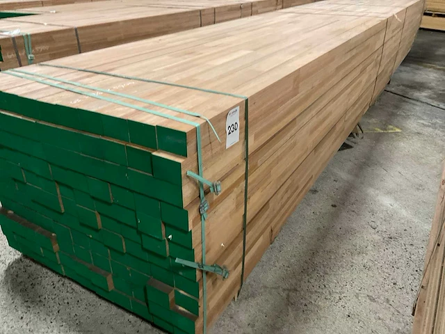 Meranti balken 63x86 mm gevingerlast en gelamineerd (121x) - afbeelding 1 van  7
