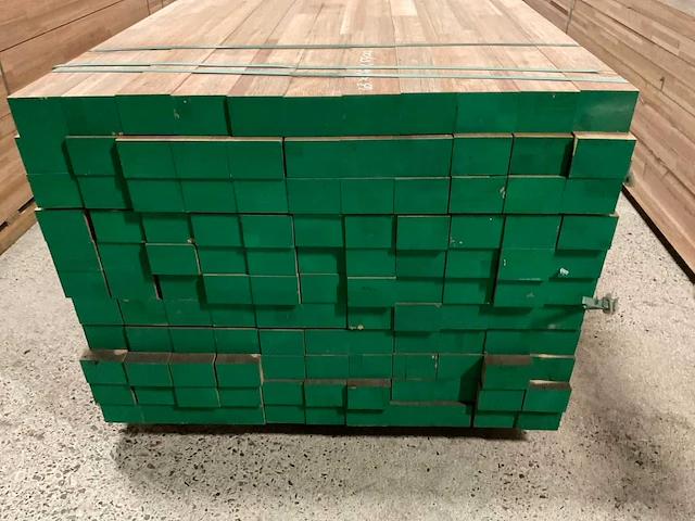Meranti balken 63x86 mm gevingerlast en gelamineerd (121x) - afbeelding 2 van  7