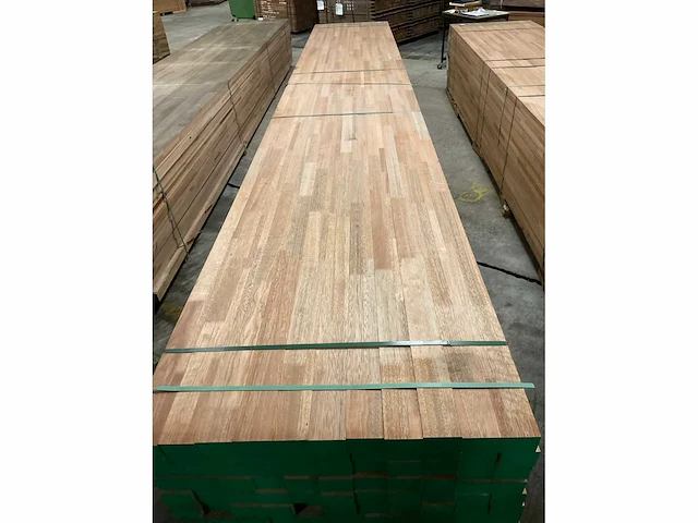 Meranti balken 63x86 mm gevingerlast en gelamineerd (121x) - afbeelding 5 van  7