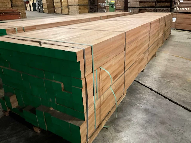 Meranti balken 63x86 mm gevingerlast en gelamineerd (121x) - afbeelding 3 van  6