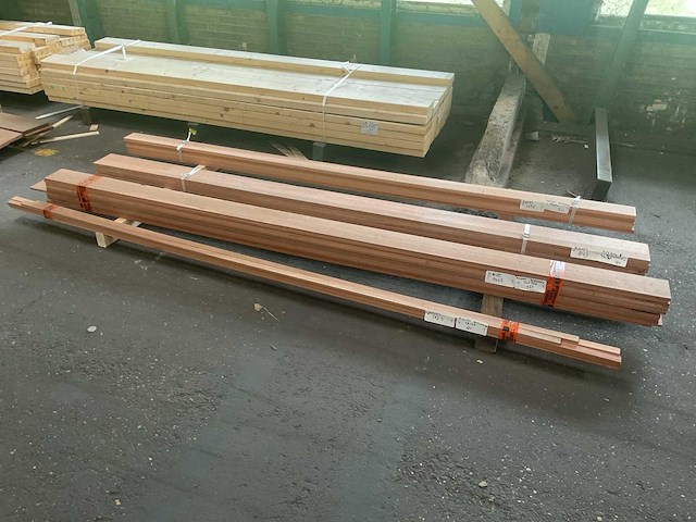 Meranti geschaafd 120x280 mm (8x) - afbeelding 1 van  5