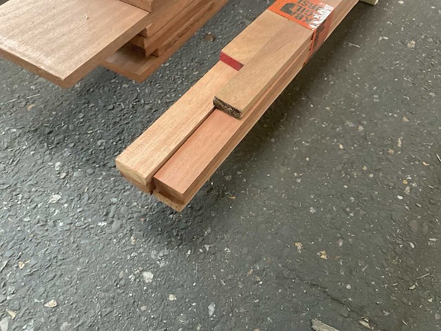 Meranti geschaafd 120x280 mm (8x) - afbeelding 4 van  5