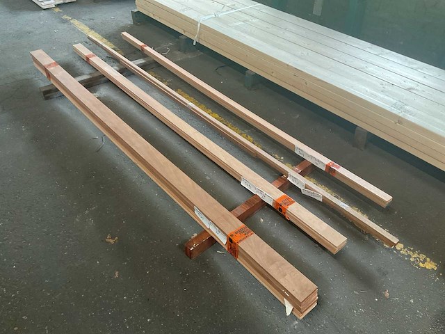 Meranti geschaafd 120x450 mm (4x) - afbeelding 1 van  4