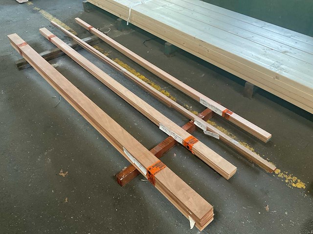 Meranti geschaafd 90x600 mm (6x) - afbeelding 1 van  4