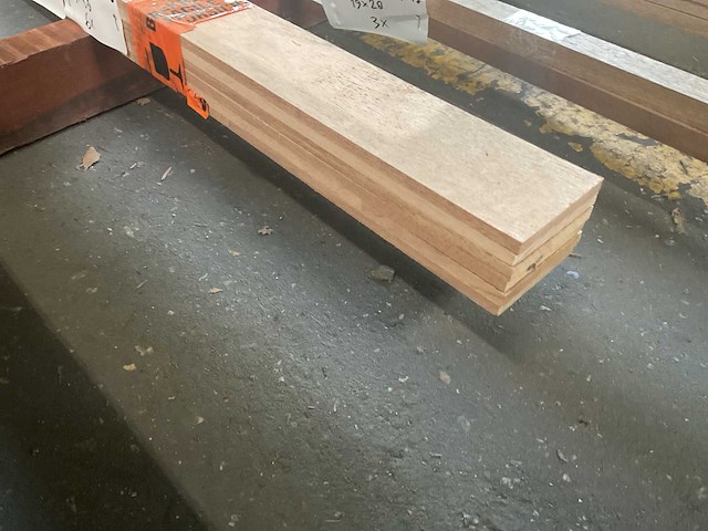 Meranti geschaafd 90x600 mm (6x) - afbeelding 3 van  4