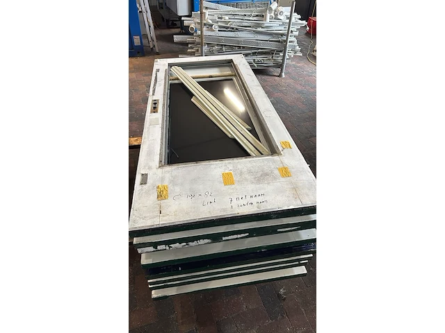 Meranti hardhouten buitendeur, hr++ glas; lage borstwering, houtkleur, pallet b - afbeelding 4 van  8