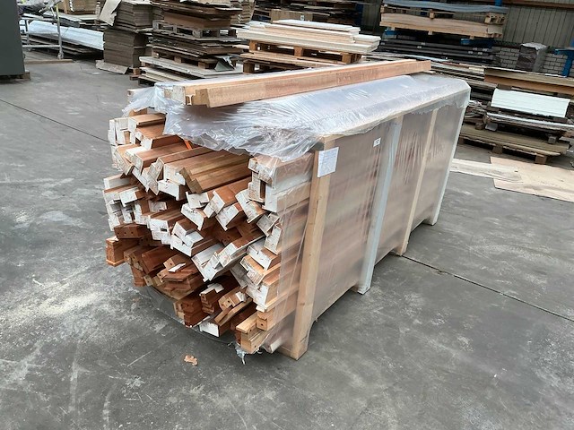 Meranti kozijnhout ca 2kub - afbeelding 1 van  5