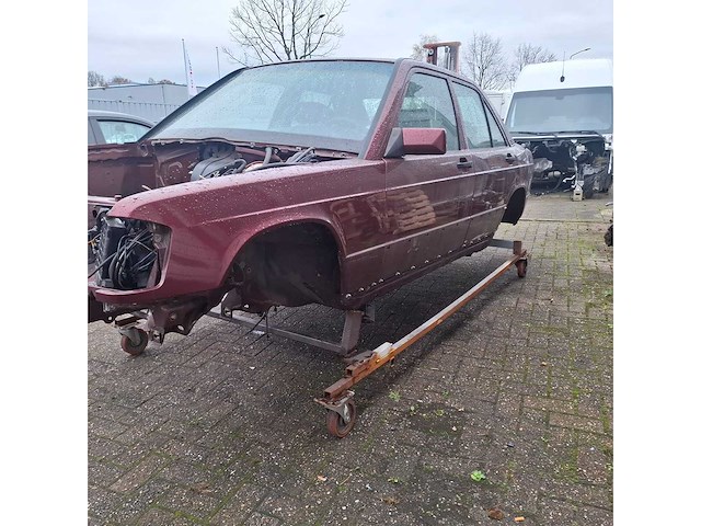 Mercedes - 190 e - personenauto - afbeelding 4 van  27