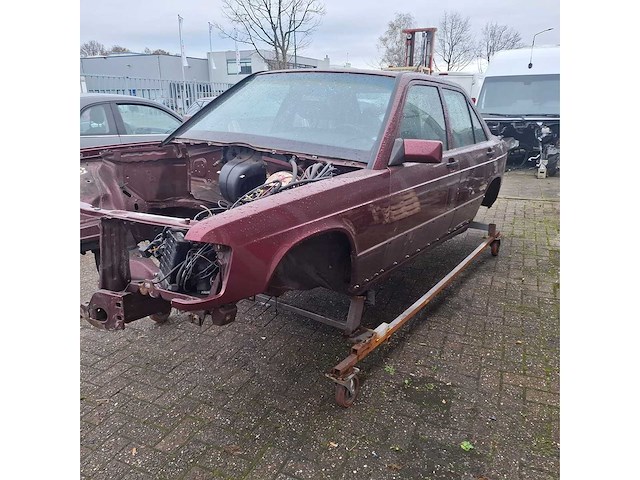 Mercedes - 190 e - personenauto - afbeelding 1 van  27