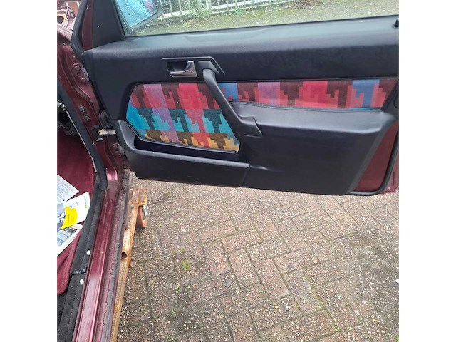 Mercedes - 190 e - personenauto - afbeelding 17 van  27