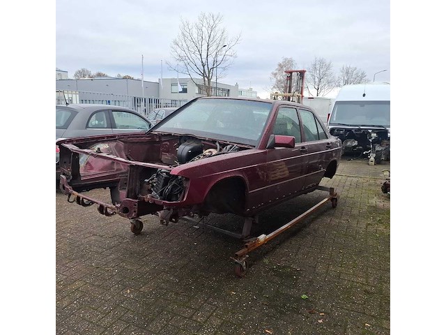 Mercedes - 190 e - personenauto - afbeelding 12 van  27