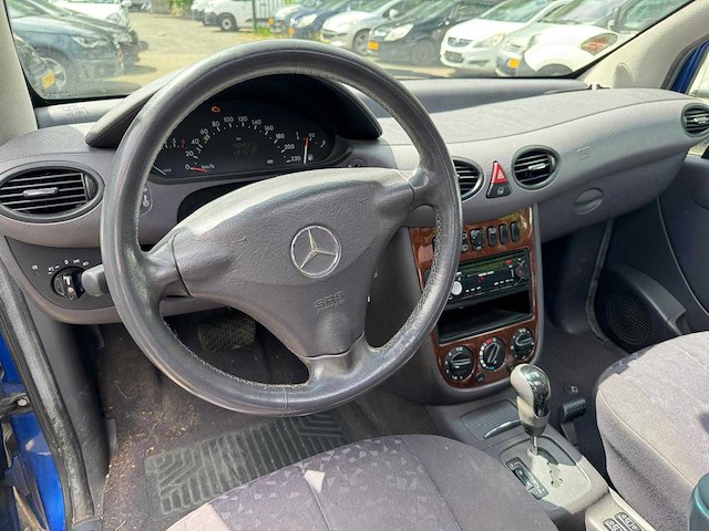 Mercedes - 2001 - a-klasse - 190 automaat - duits - afbeelding 13 van  27