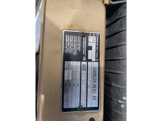 Mercedes - 280 se - w126 - oldtimer - afbeelding 9 van  11
