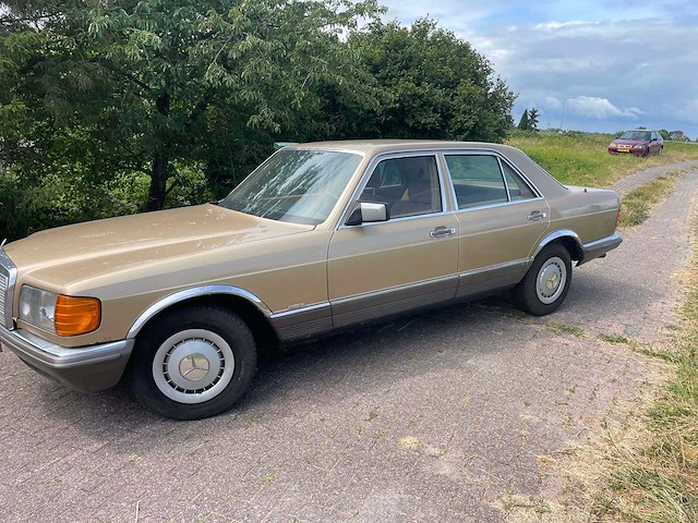 Mercedes - 280 se - w126 - oldtimer - afbeelding 3 van  11