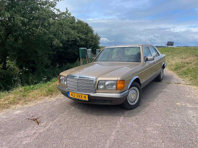 Mercedes - 280 se - w126 - oldtimer - afbeelding 6 van  11