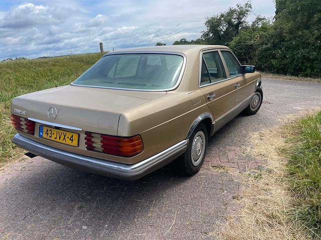 Mercedes - 280 se - w126 - oldtimer - afbeelding 7 van  11