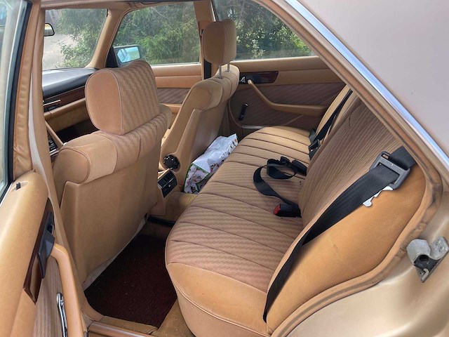 Mercedes - 280 se - w126 - oldtimer - afbeelding 11 van  11
