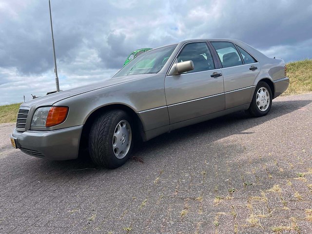 Mercedes - 350 s - oldtimer - afbeelding 4 van  13