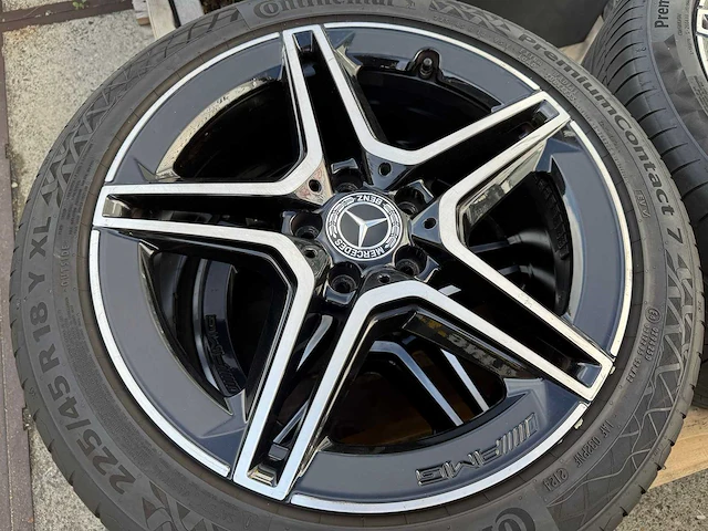 Mercedes - a180 - velg - continental premiumcontact 7 y xl - afbeelding 2 van  4