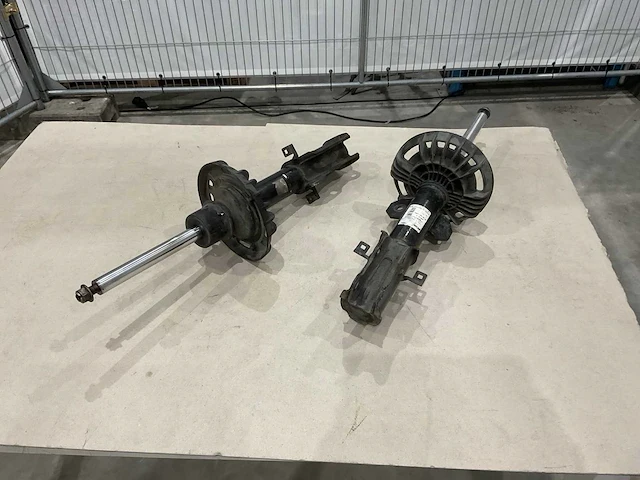 Mercedes - a447 320 45 38 - schokdemper (2x) - afbeelding 2 van  7