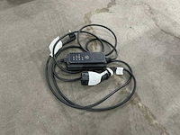 Mercedes - benz - auto acculader - afbeelding 1 van  5