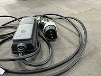 Mercedes - benz - auto acculader - afbeelding 5 van  5