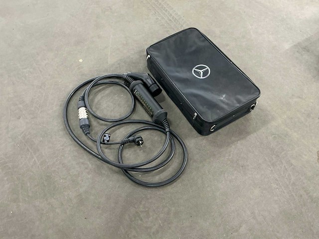 Mercedes - benz - auto acculader - afbeelding 2 van  9
