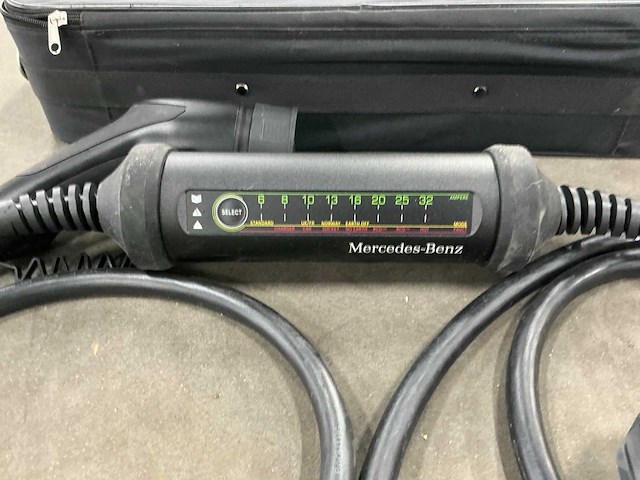Mercedes - benz - auto acculader - afbeelding 9 van  9