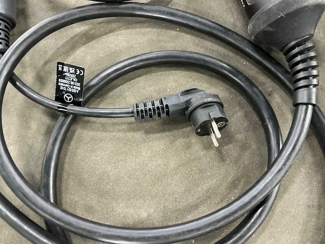 Mercedes - benz - auto acculader - afbeelding 3 van  9