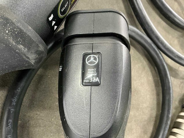 Mercedes - benz - auto acculader - afbeelding 5 van  9