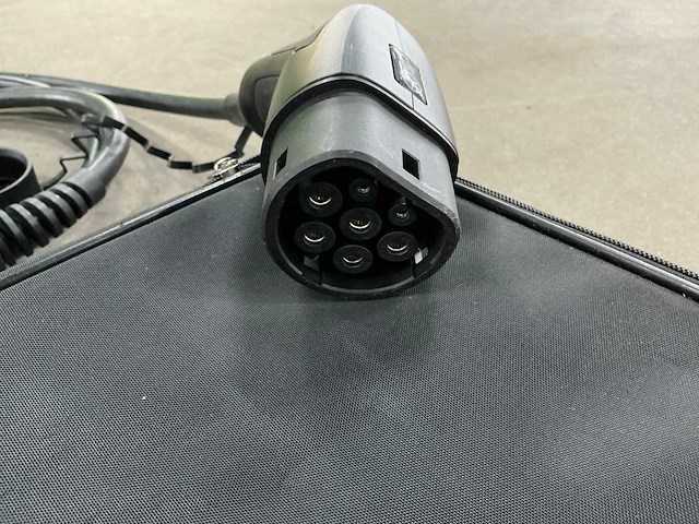 Mercedes - benz - auto acculader - afbeelding 6 van  9