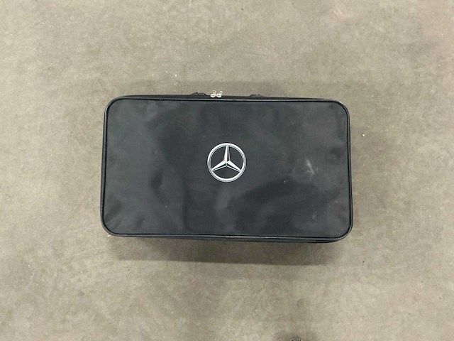 Mercedes - benz - auto acculader - afbeelding 7 van  9