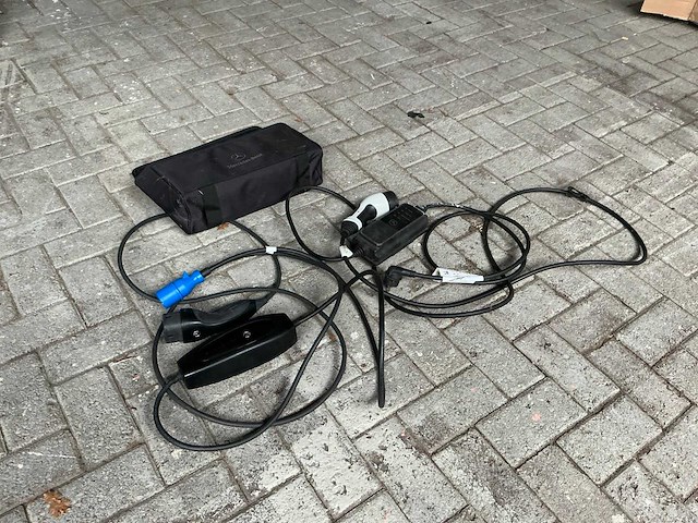 Mercedes - benz auto acculader (2x) - afbeelding 1 van  8