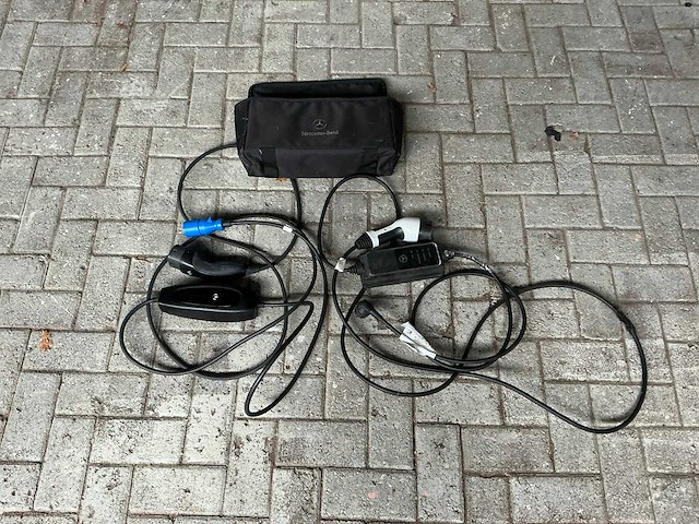 Mercedes - benz auto acculader (2x) - afbeelding 2 van  8